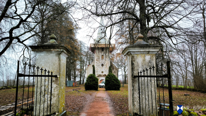 Popes luterāņu baznīcas priekšskats