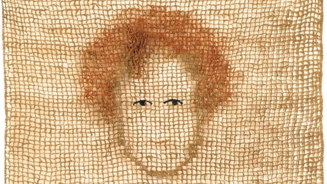 Tekstīlija ar cilvēka portretu centrā