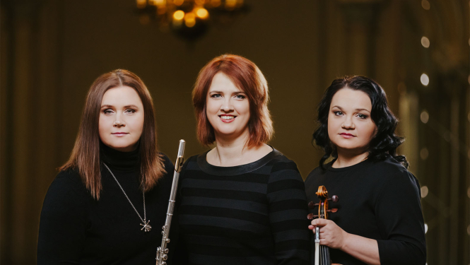 Kamermūzikas ansambļa NYX TRIO dalībnieces: pianiste Ieva Sarja, flautiste Anete Toča, vijolniece Tatjana Ostrovska. Publicitātes foto.