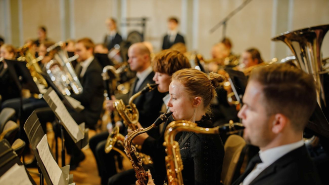 Pūtēju orķestris mēģinājumā