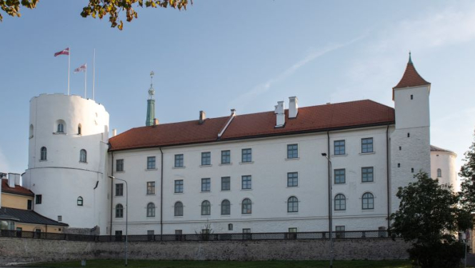 Rīgas pils no Daugavas puses ar muzeja daļu