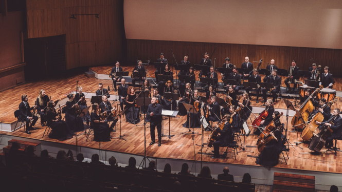 Kamerorķestris “Sinfonietta Rīga” un diriģents, klarnetists Jērgs Vidmanis (Jörg Widmann)