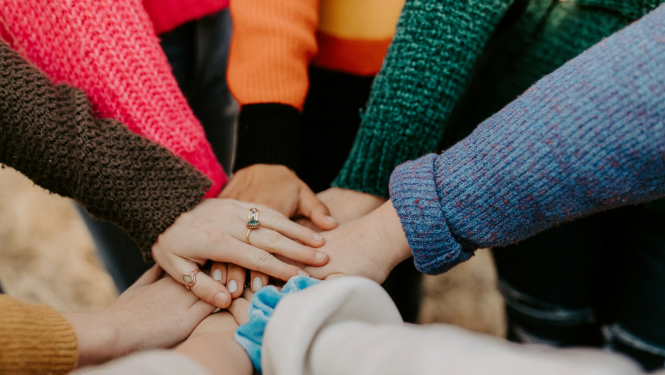 Sveicienā sadevušās rokas