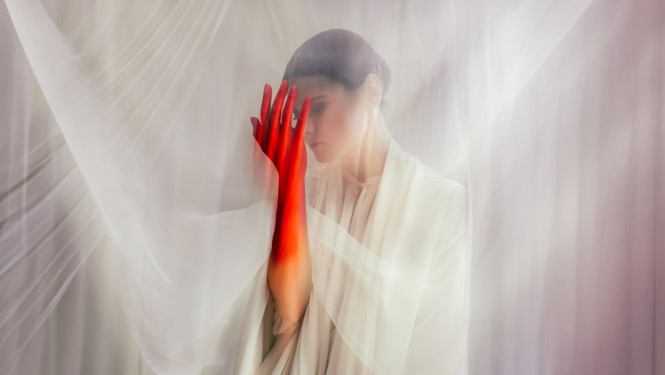 Aizplīvurots sievietes tēls