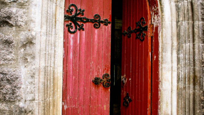Senas baznīcas durvis