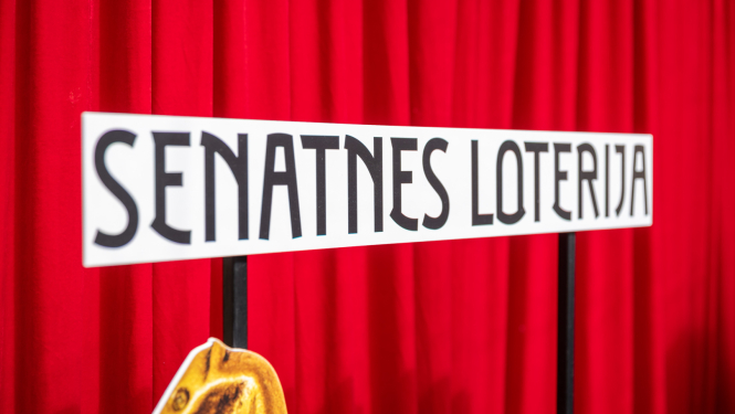 Uzraksts "Senatnes loterija"