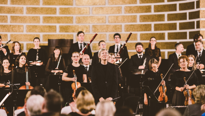 Valsts kamerorķestris Sinfonietta Rīga un diriģents Normunds Šnē