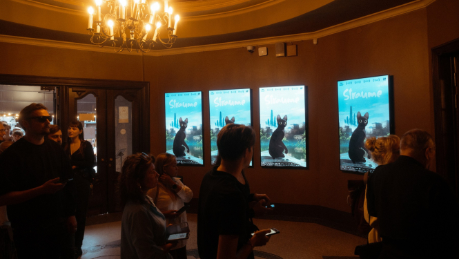 Kino teātra vestibils ar kino apmeklētājiem, foto: Andrejs Strokins