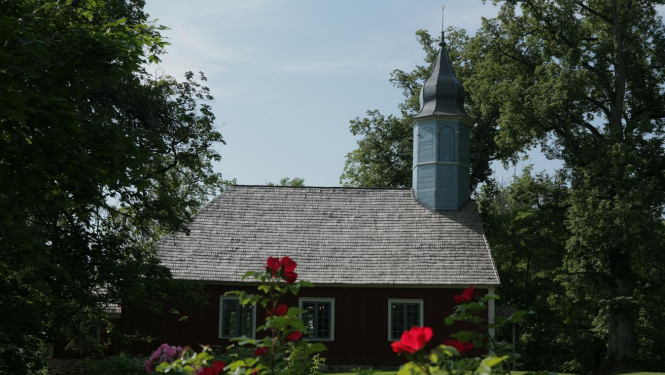 Turaidas baznīca vasarīgā ainavā