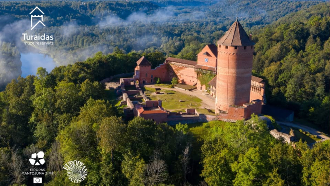 Turaidas pils apkārtne