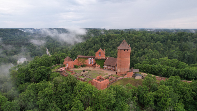 Turaidas pils un apkārtne