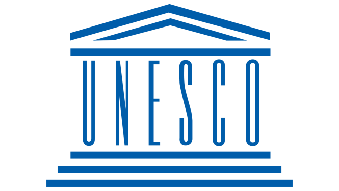 Logotips ar ēkas siluetu un uzrakstu UNESCO