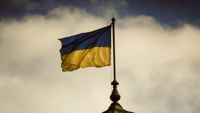 Plīvojošs Ukrainas karogs