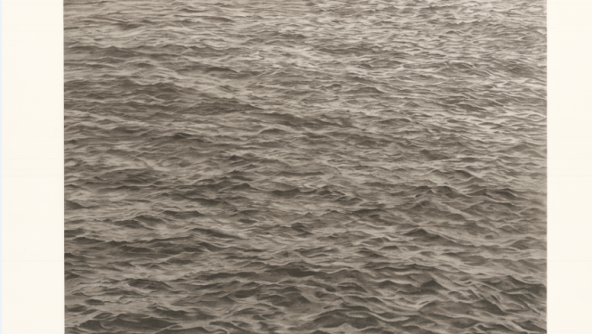 Attēls ar ūdens fonu