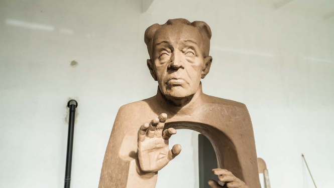 Vides objekts, kas veltīts Liepājas mūzikas dzīves patriarham, ilggadējam Emiļa Melngaiļa Liepājas Mūzikas vidusskolas direktoram, pedagogam un diriģentam Valdim Vikmanim