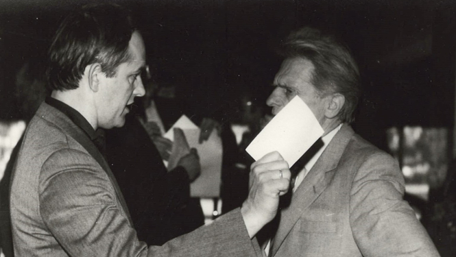 Viktors Avotiņš (pa kreisi) un Jānis Škapars Latvijas Tautas frontes 2. kongresa laikā