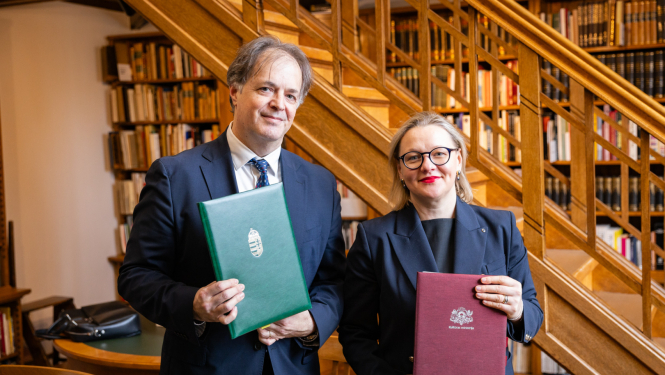 KM valsts sekretāres vietniece Zane Vāgnere un Ungārijas Kultūras un inovāciju ministrijas valsts sekretāra vietnieks Gābors Čaba.