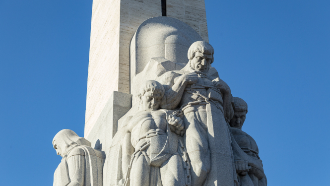 Brīvības pieminekļa fragments