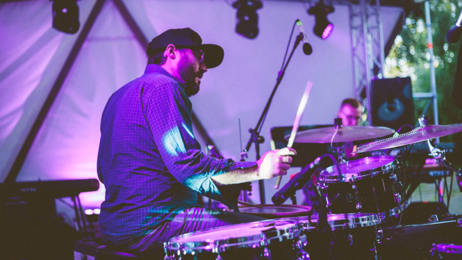 Mūziķis uz skatuves