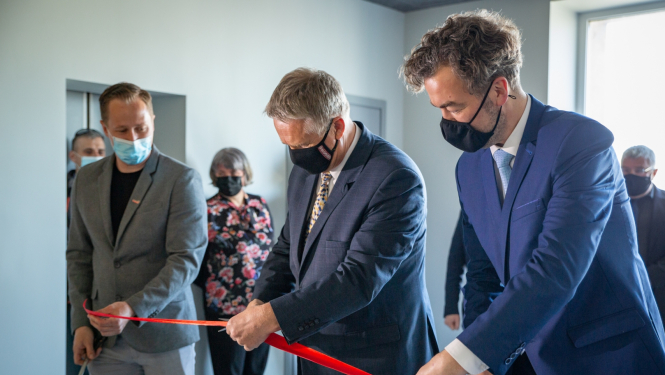 Svinīgā ceremonijā tiek atklāts renovētais RDKS mācību korpusa stāvs, foto: Oskars Upenieks.