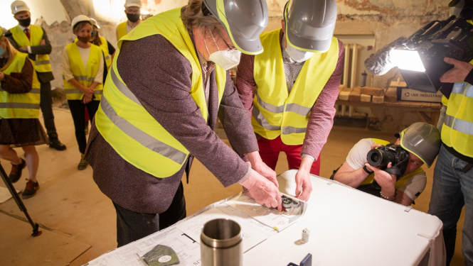 Kapsulas sagatavošana iemūrēšanai Rīgas pils kastelas daļā.