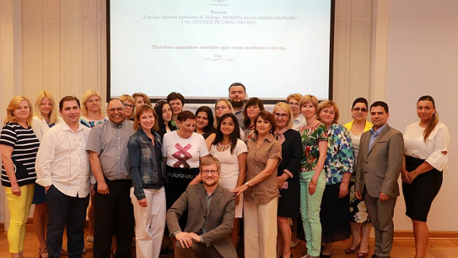 Romu mediatori no Latvijas pašvaldībām un pilsoniskās sabiedrības pārstāvji tiekas pieredzes apmaiņas seminārā