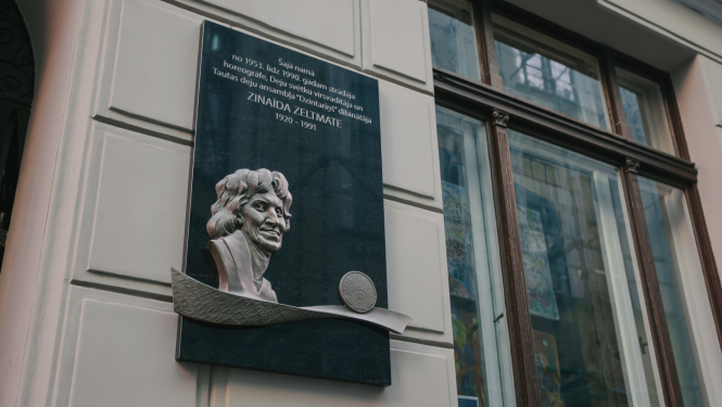Rīgā atklāta piemiņas plāksne “Dzintariņa” dibinātājai horeogrāfei Zinaīdai Zeltmatei