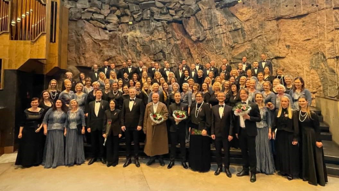 Ādažu jauktais koris "Saknes" Temppeliaukio koncertzālē Helsinkos