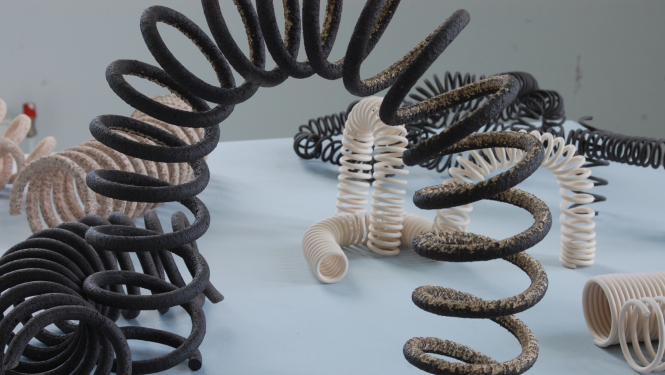 Darbs no laikmetīgās keramikas izstādes “Gadsimta nospiedumi”