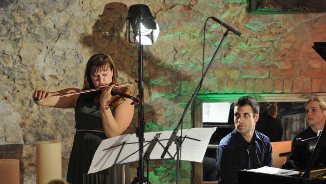 Vijolniece un pianists