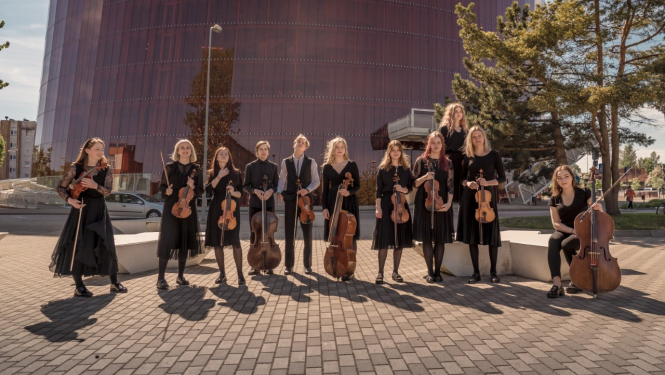 PIKC Liepājas Mūzikas, mākslas un dizaina vidusskolas stīgu instrumentu ansamblis “Amber Strings”