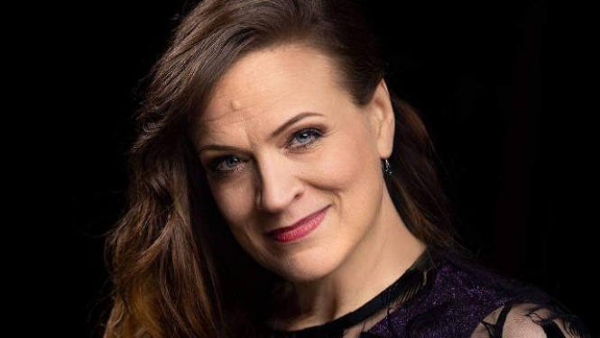 JVLMA asociētā profesore, mecosoprāns Andžella Goba