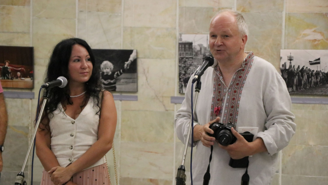 Izstādes “Baltijas ceļš – brīvības ceļš” atklāšanā Ļvivā. Pa labi tās iniciētājs Arnis Šablovskis.