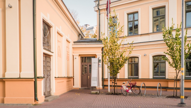 Liepājas Mūzikas, mākslas un dizaina vidusskola.