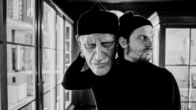 Aktieris ar mulāžu