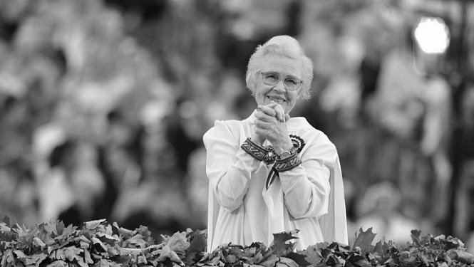 Mūžībā devusies Dziesmu un deju svētku Goda virsdiriģente Terēzija Broka