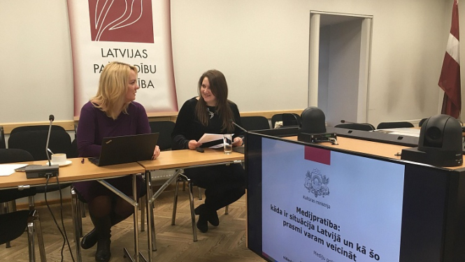 Īpašā videolekcijā pašvaldību darbiniekus izglīto medijpratībā; pašvaldībās izvietos plakātus iedzīvotāju medijpratības sekmēšanai