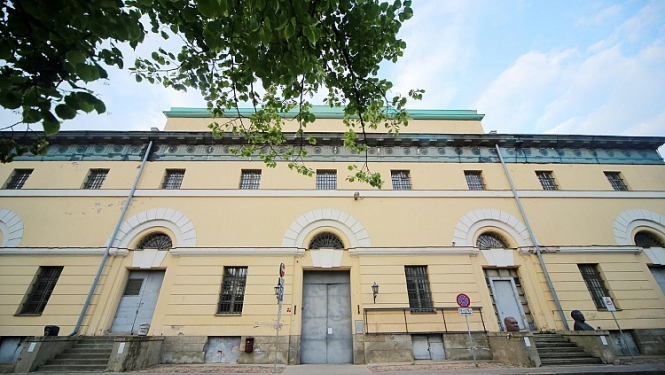 VNĪ uzsāk izstāžu zāles „Arsenāls” fasādes atjaunošanu un logu restaurāciju