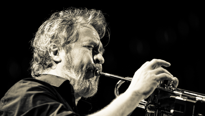 Norvēģu trompetists Nils Peters Molvērs (Nils Petter Molvær).