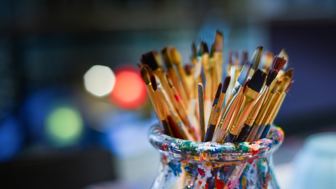 Mākslinieka otas traukā