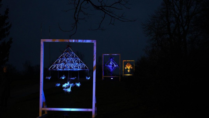 Turaidas muzejrezervātā brīvdabā skatāmi lielformāta puzuri