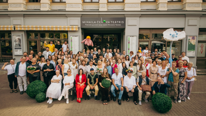 Čehova teātra kolektīvs, foto: Mersedes Margoit