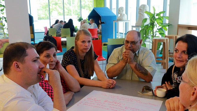 Romu jauniešu un sieviešu izglītības, integrācijas un romu iesaistes darba tirgū jautājumi nonāk uzmanības fokusā