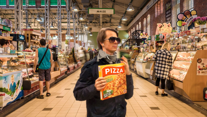 Performances “Aizņemtā ainava” Liepājas Pētertirgu publicitātes attēls