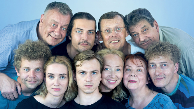 Iestudējuma COSMOPOLITAN publicitātes foto ar aktieriem