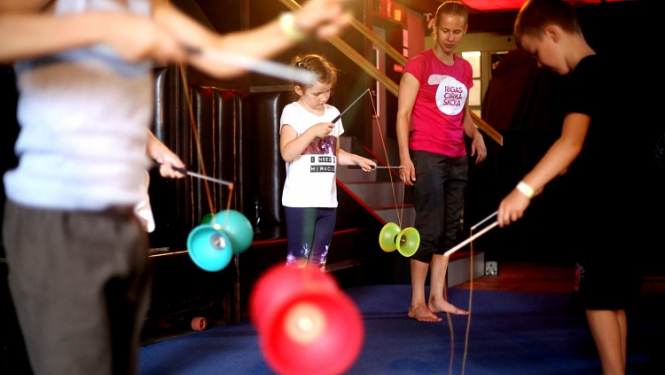 Sākas Rīgas cirka skolas nodarbības bērniem un pieaugušajiem