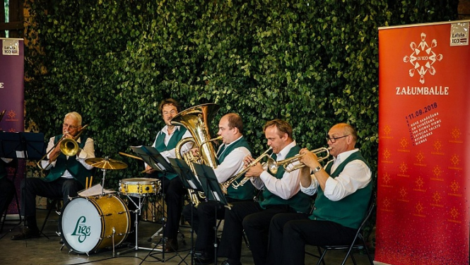 Ar Simtgades zaļumballēm visā Latvijā tiks ieskandinātas 100 dienas līdz Latvijas dzimšanas dienai