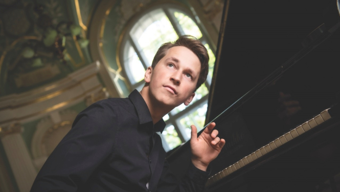 Pianists Daumants Liepiņš