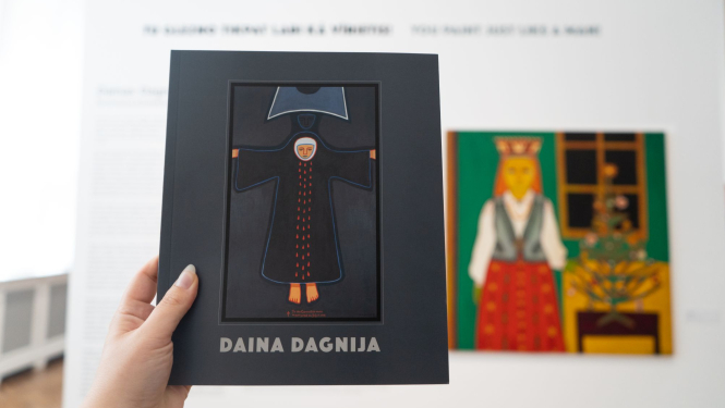 Izstādes ““Tu glezno tikpat labi kā vīrietis!” Dainas Dagnijas māksla feminisma kontekstā” katalogs. Vāks. 2021. Foto: Foto: Undīne Perse-Vilerte