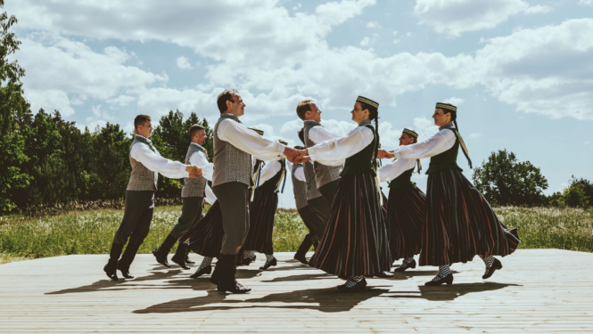 Tautas deju kolektīvs